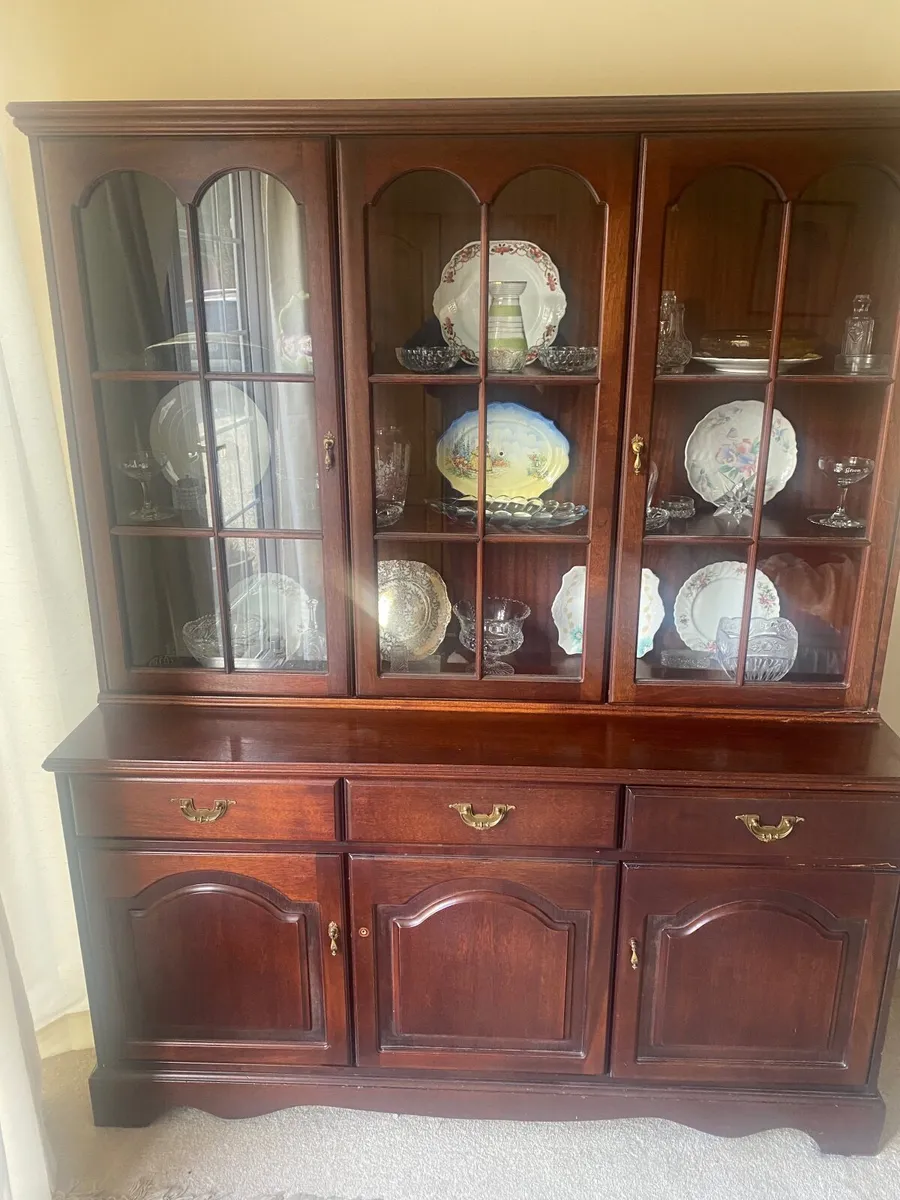 Glass display cabinet
