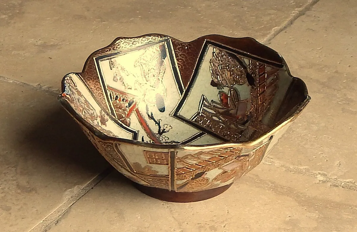 Japanese Hand-painted Satsuma Earthenware Bowl - Image 1