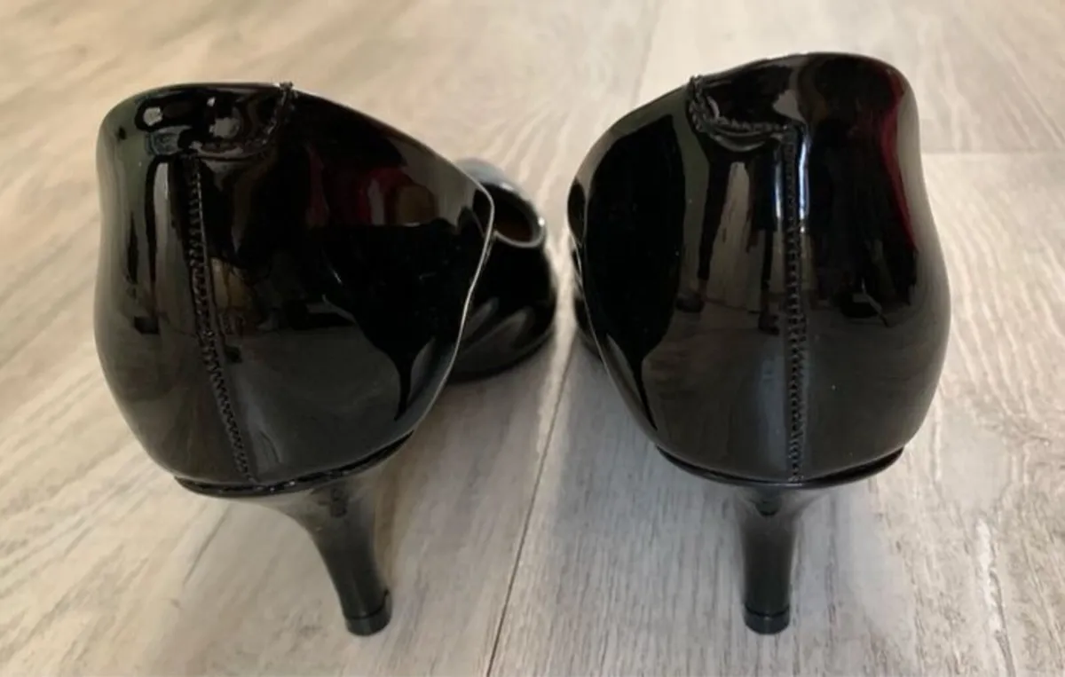BRAND NEW Bellissimo Ladies Black Patent Heels  Si - Image 3