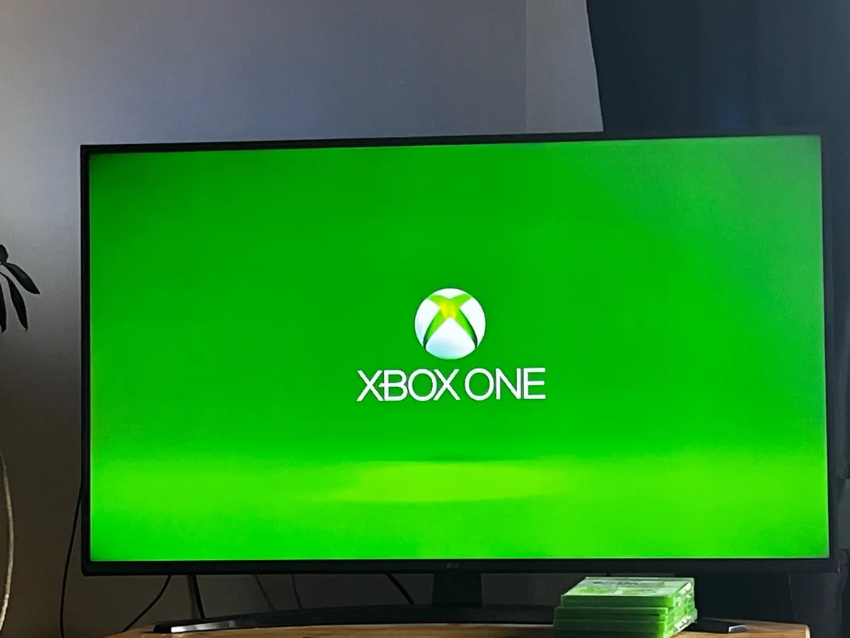 Xbox one s 500 Gb with games - Image 1