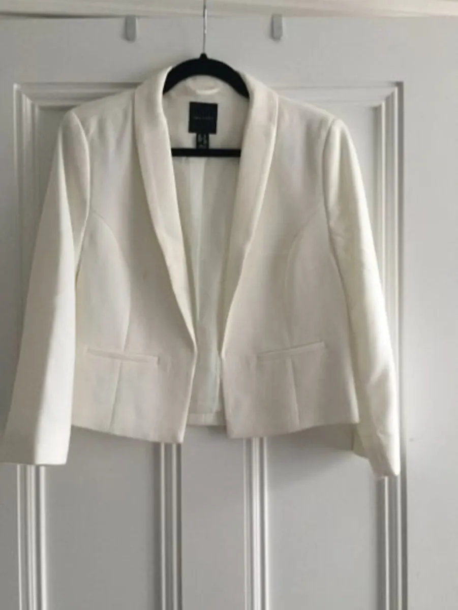 NEW LOOK Ladies White Blazer: Size 10 - AS NEW - Image 2