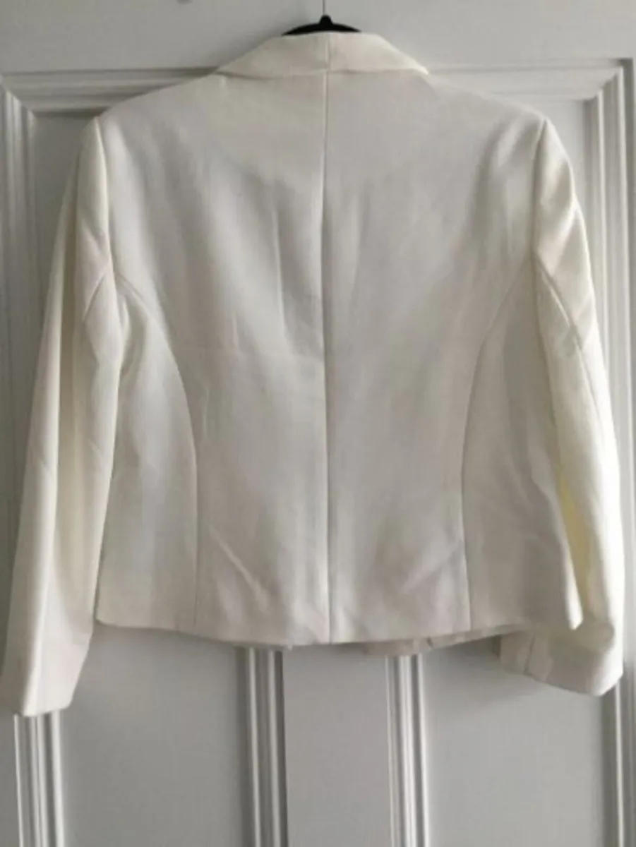 NEW LOOK Ladies White Blazer: Size 10 - AS NEW - Image 3