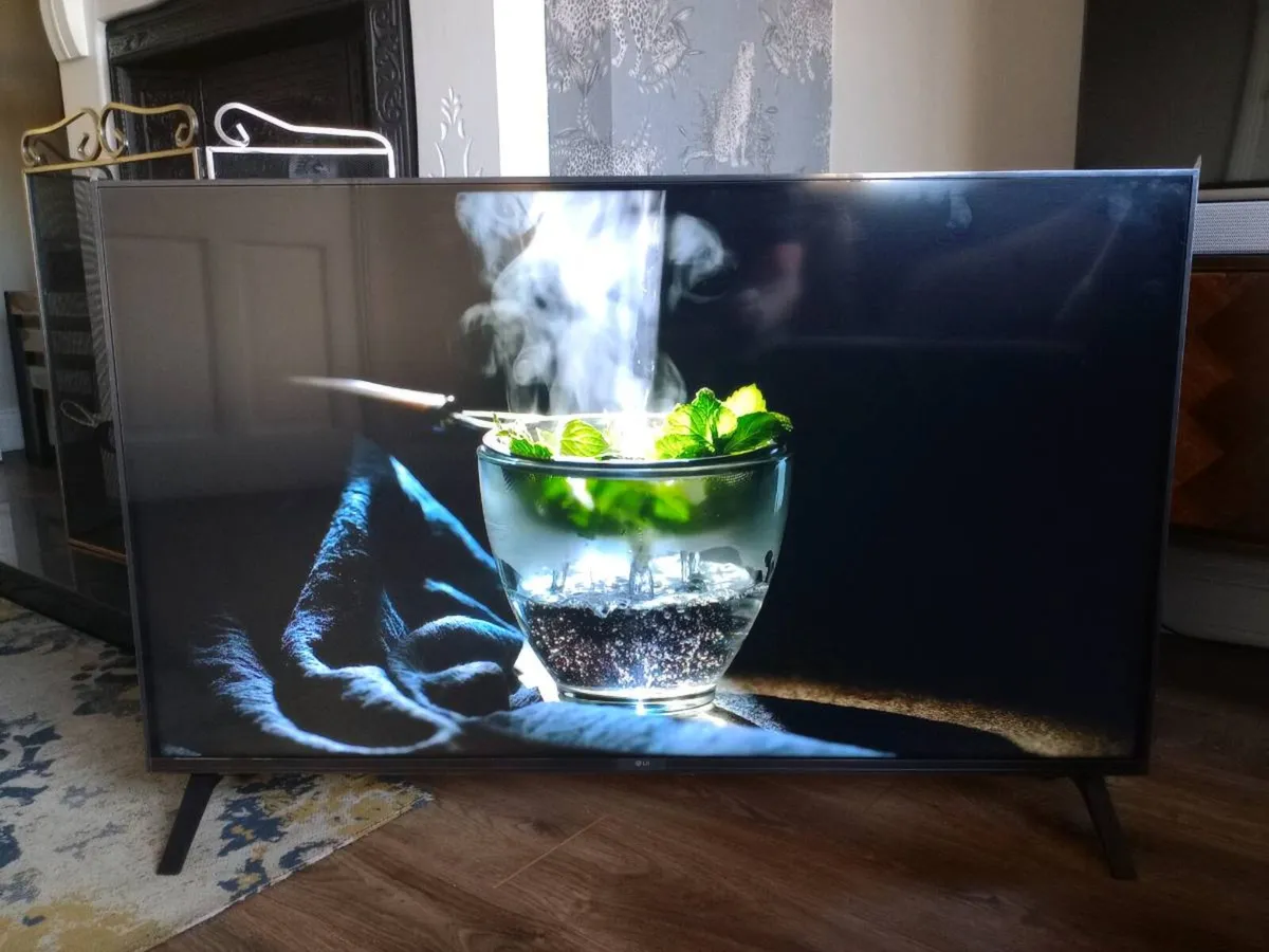 LG 43" 4K UHD SMART TV 43UA7300 - Image 1