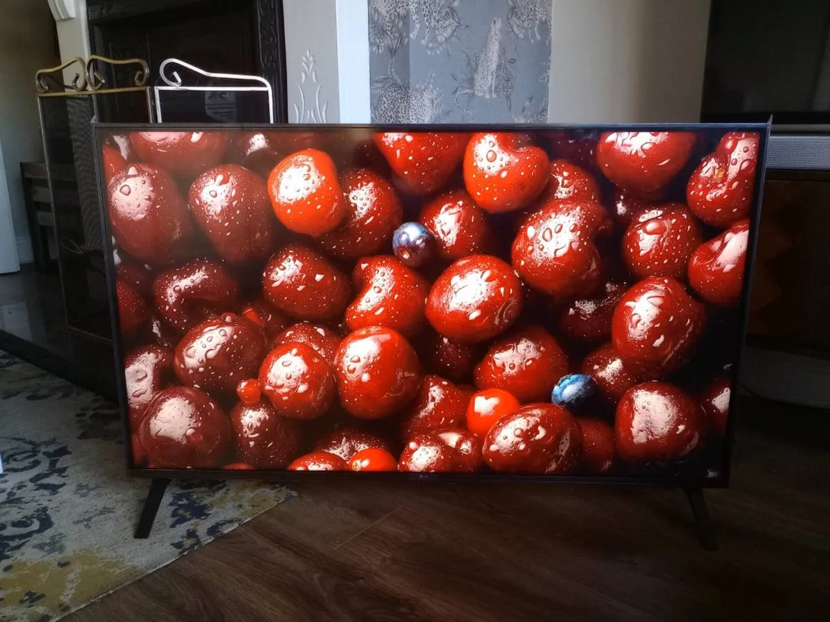 LG 43" 4K UHD SMART TV 43UA7300 - Image 2