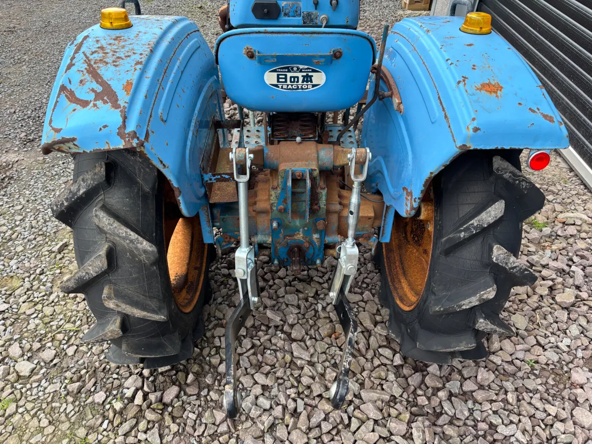 Hinomoto E18 compact tractor - Image 4