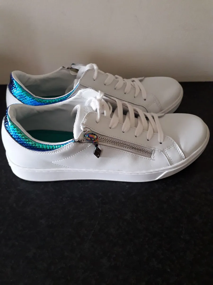 skechers - worn once - Image 2