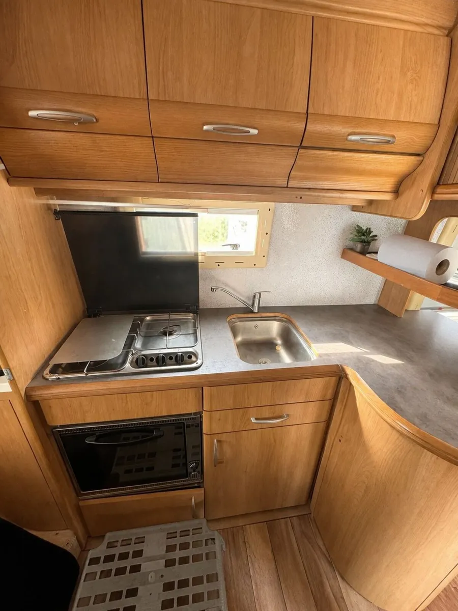 BARGIN QUICK SALE 2 BED - Image 3