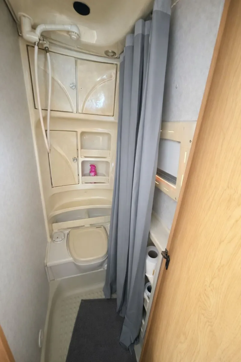 BARGIN QUICK SALE 2 BED - Image 4