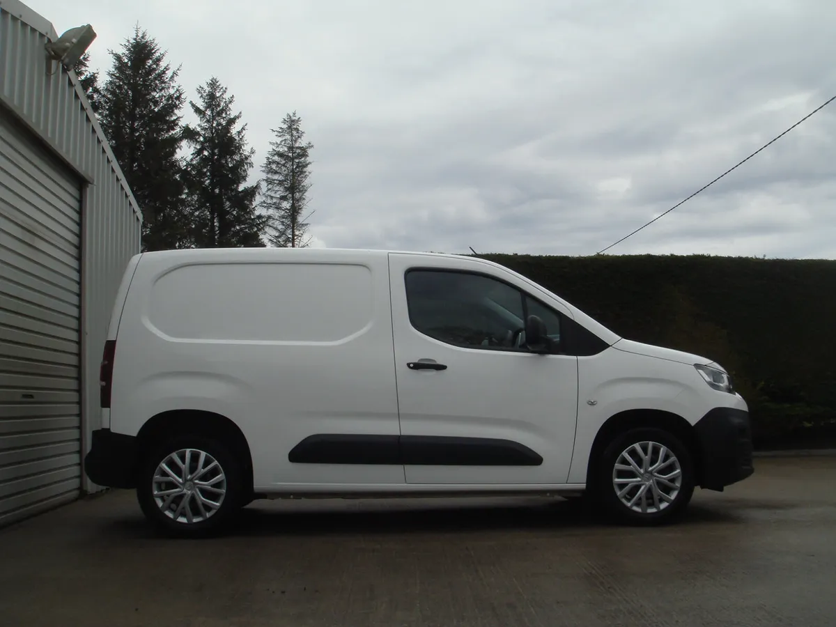21 Berlingo Enterprise Pro 1000 1.5 BlueHDI 100BHP - Image 2