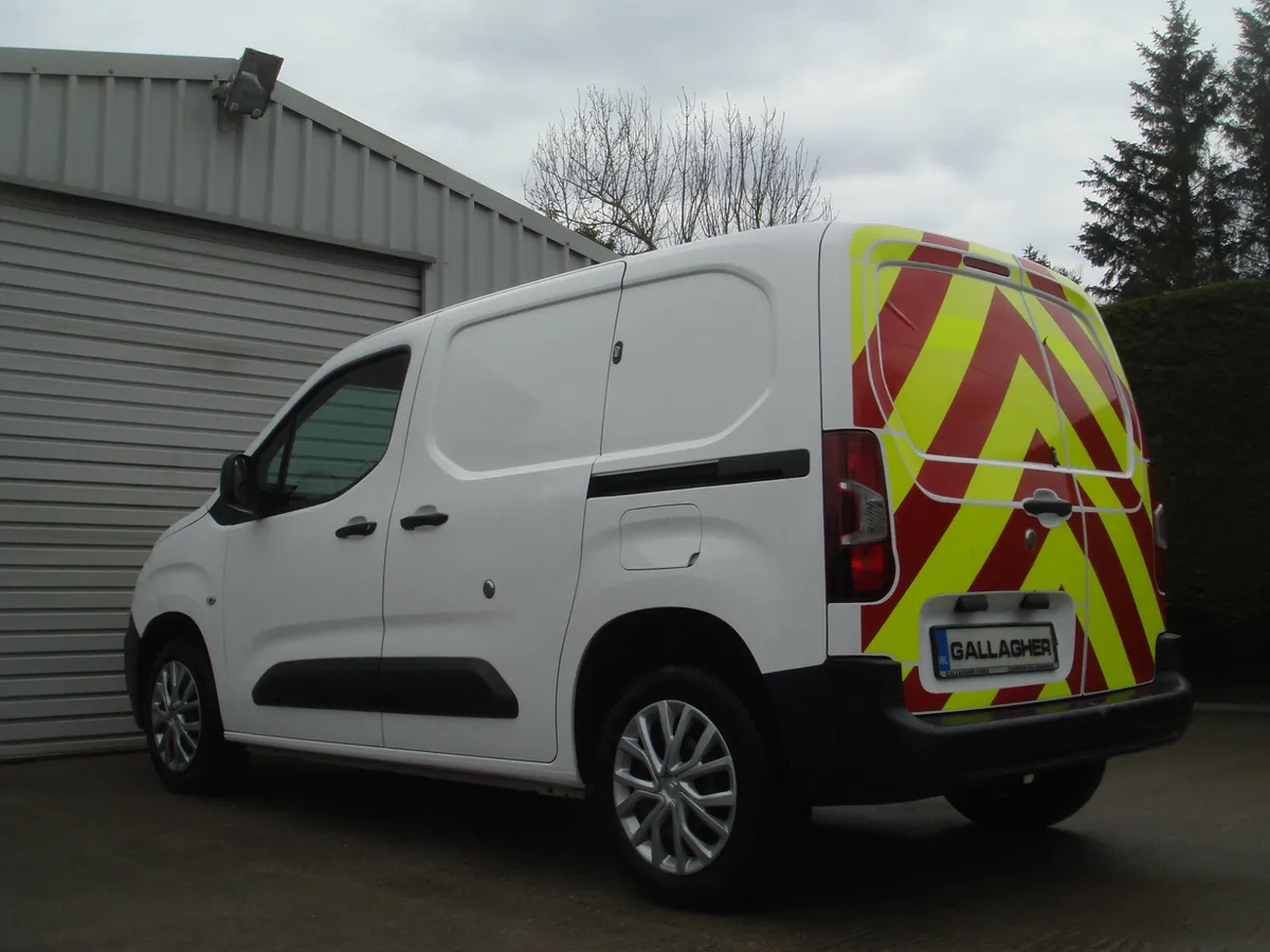 21 Berlingo Enterprise Pro 1000 1.5 BlueHDI 100BHP - Image 3