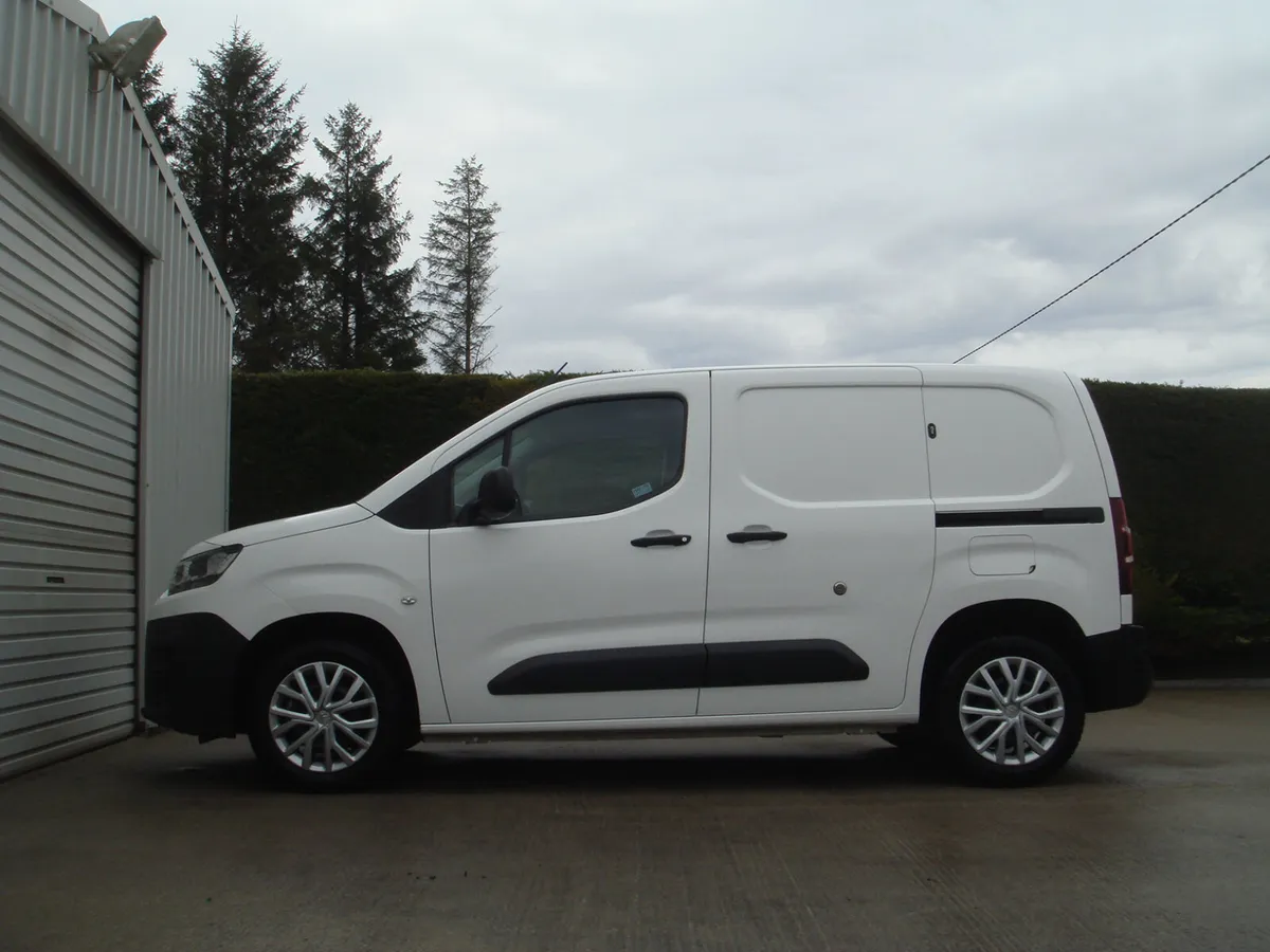 21 Berlingo Enterprise Pro 1000 1.5 BlueHDI 100BHP - Image 4