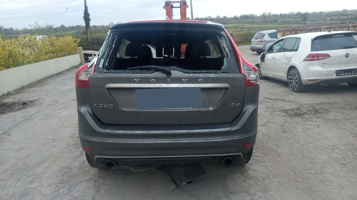 2016 VOLVO XC60 2.0 DIESEL FOR BREAKING! - Image 2