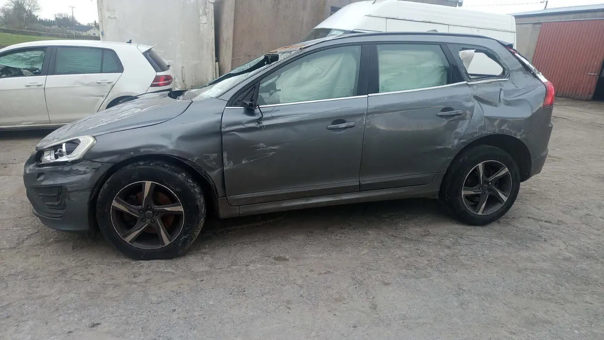 2016 VOLVO XC60 2.0 DIESEL FOR BREAKING! - Image 3