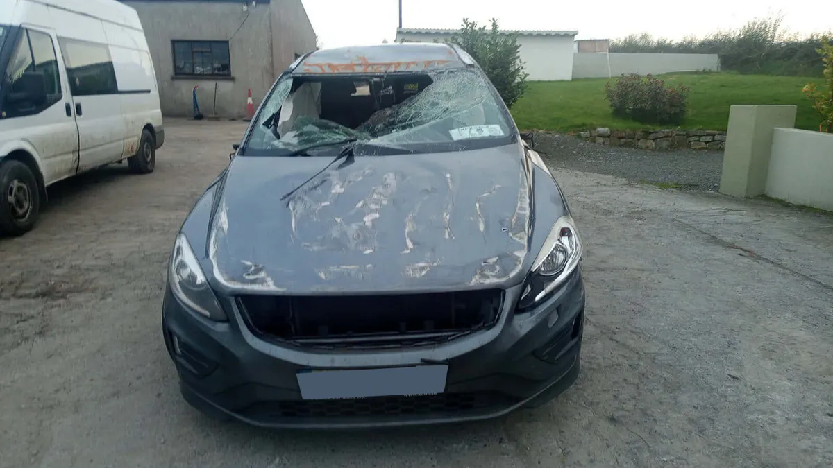 2016 VOLVO XC60 2.0 DIESEL FOR BREAKING! - Image 1