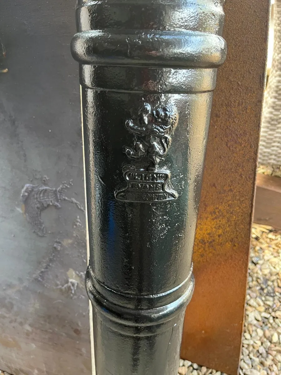 Antique water pump - Image 3