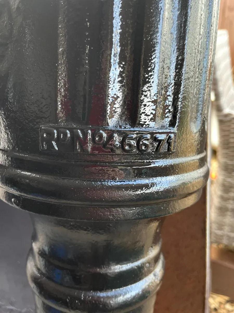 Antique water pump - Image 4