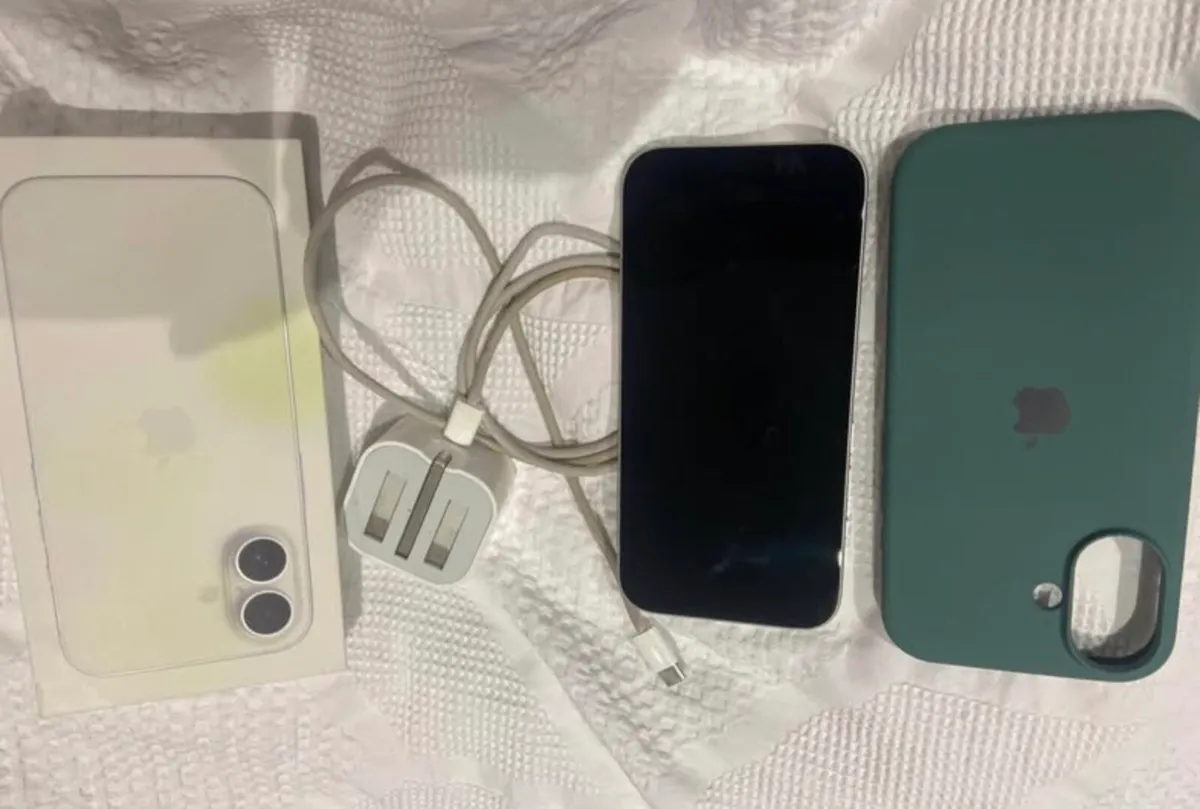 iPhone 16 - Image 1