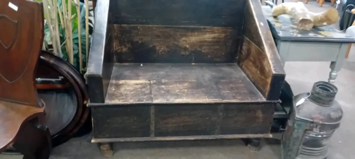 Rustic Oak Settle With Storage - Image 2