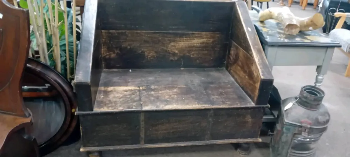 Rustic Oak Settle With Storage - Image 1