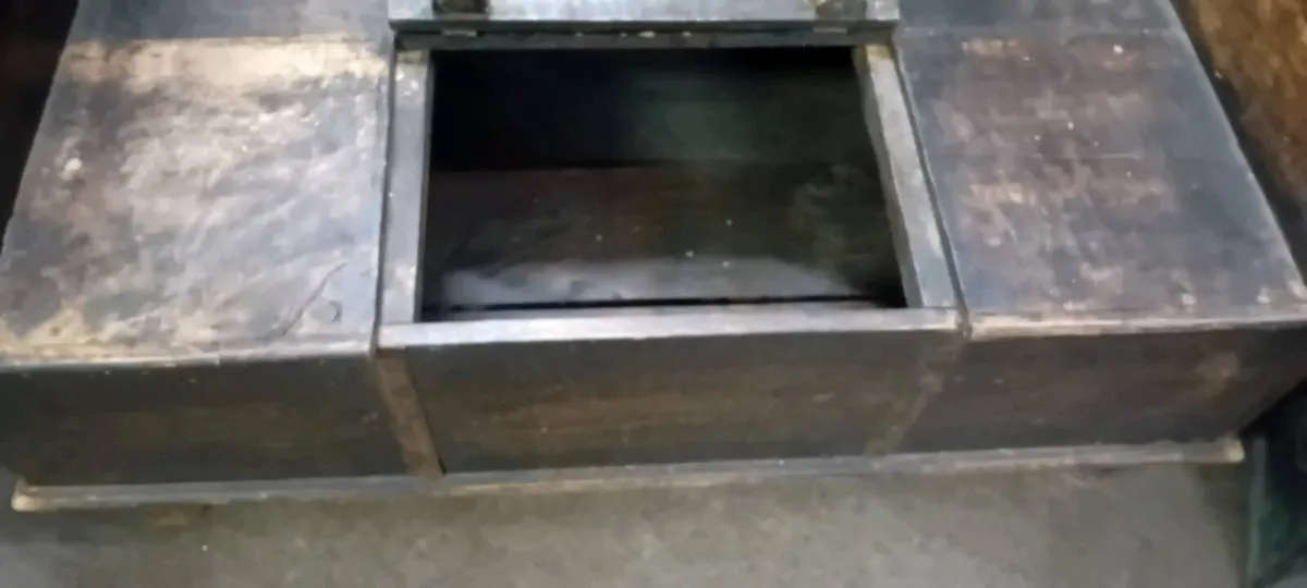 Rustic Oak Settle With Storage - Image 4