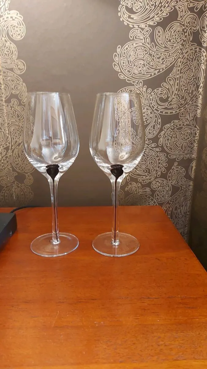 Pair of large decorative wine goblets - Image 1