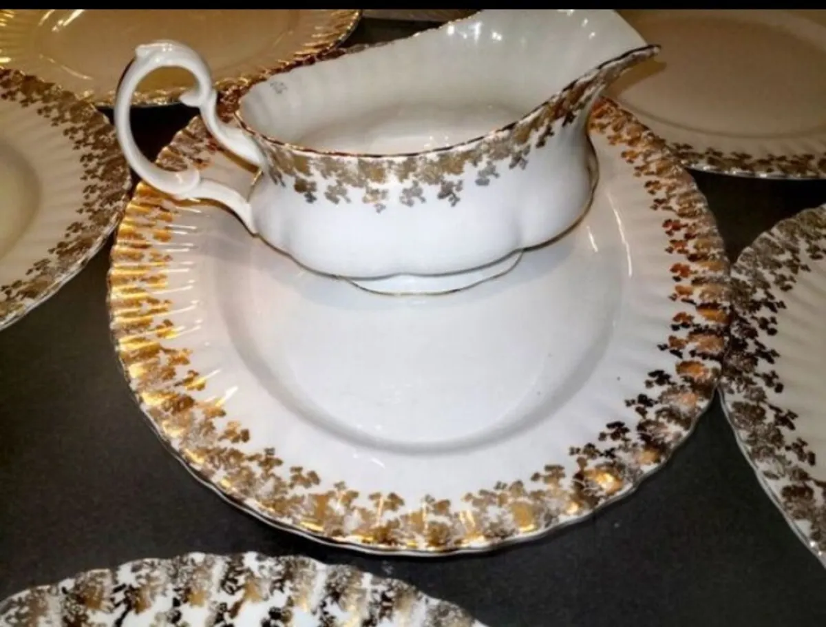 Elegant fine bone Richmond dinner set - Image 3