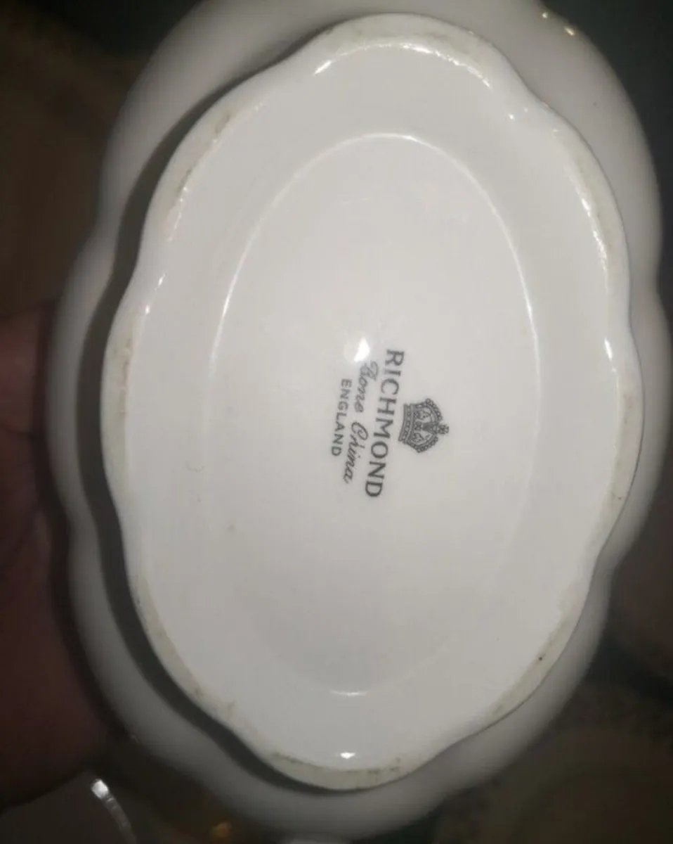 Elegant fine bone Richmond dinner set - Image 4