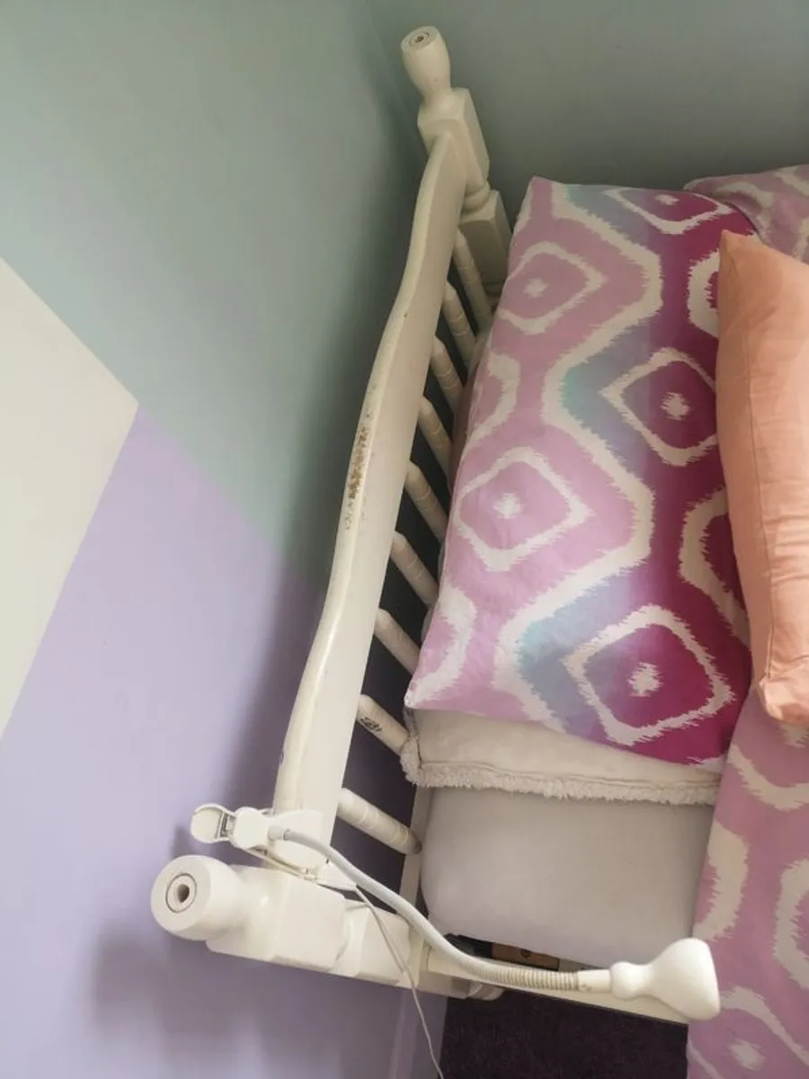 Single bed - Image 1