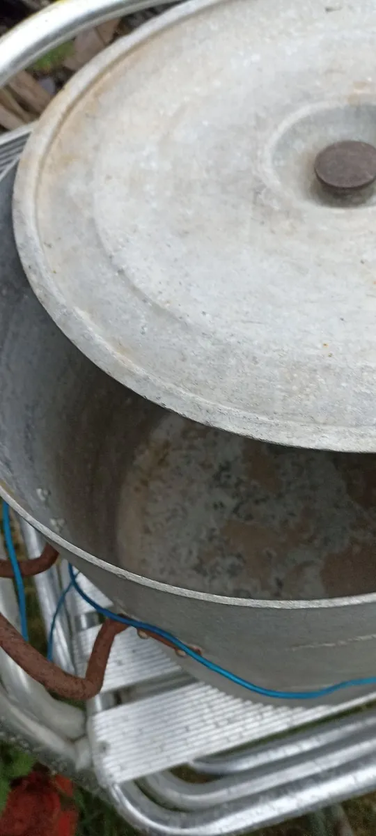 Tall Aluminium Pot with Tap. - Image 2