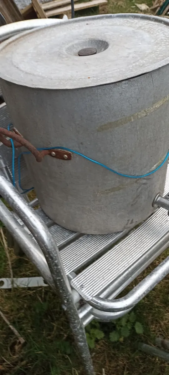 Tall Aluminium Pot with Tap. - Image 1