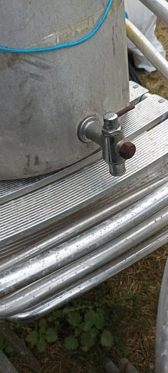 Tall Aluminium Pot with Tap. - Image 3