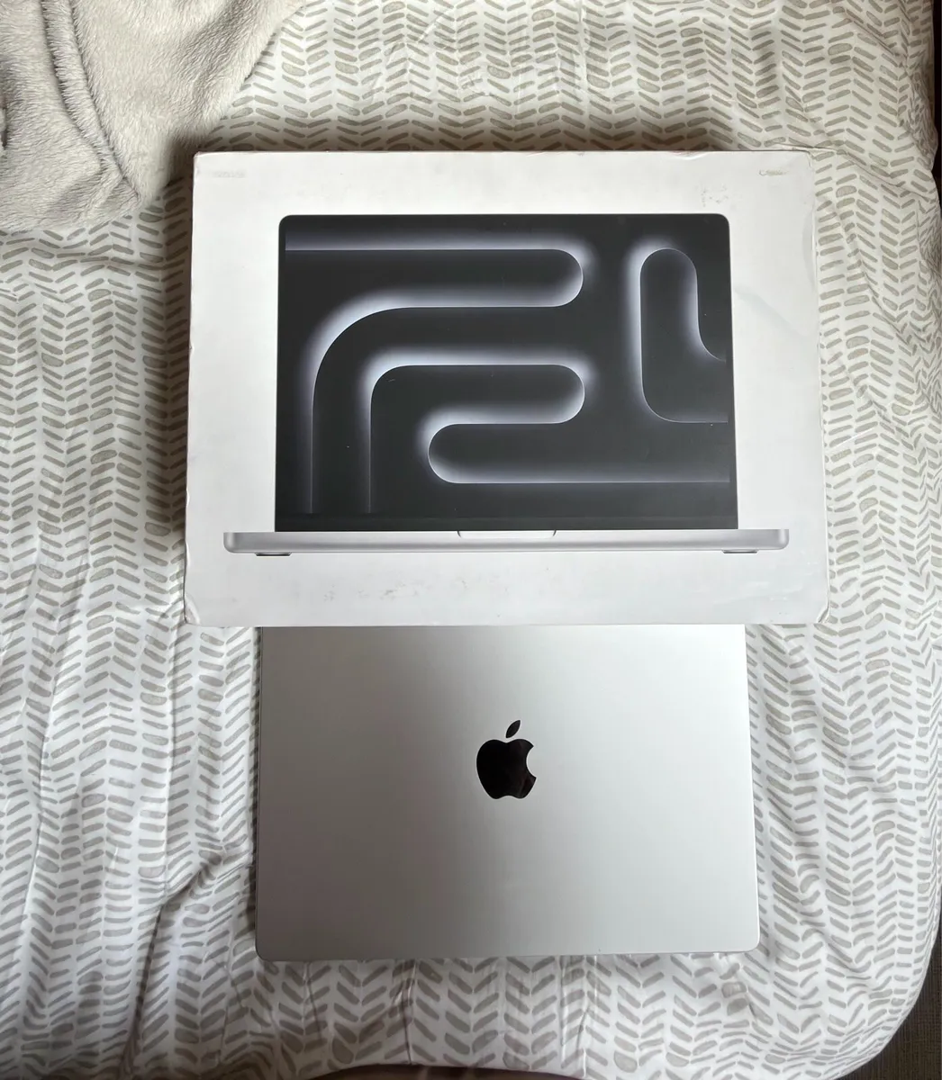 MacBook Pro 14, M4 Pro, 24 GB RAM, 512GB - Image 2