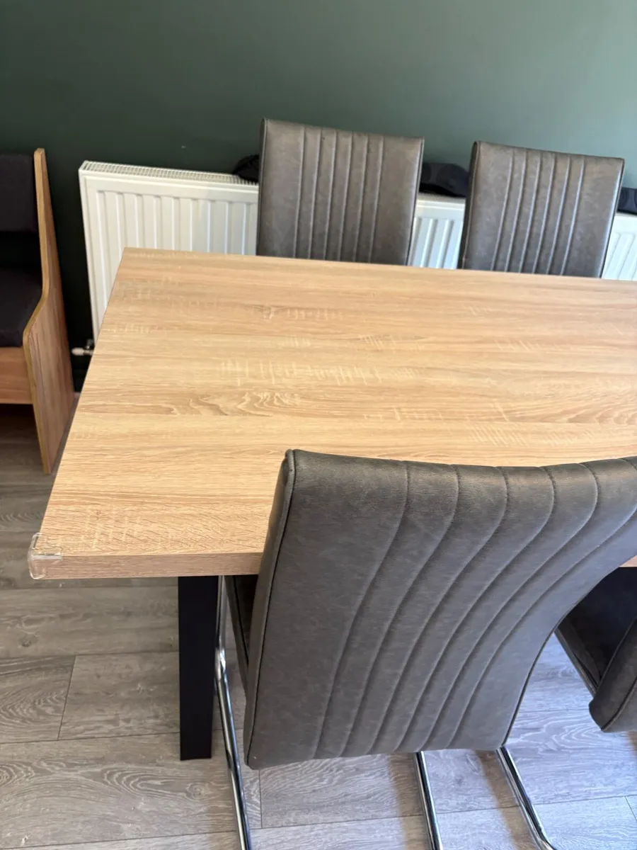 Kitchen table and chairs - Image 3