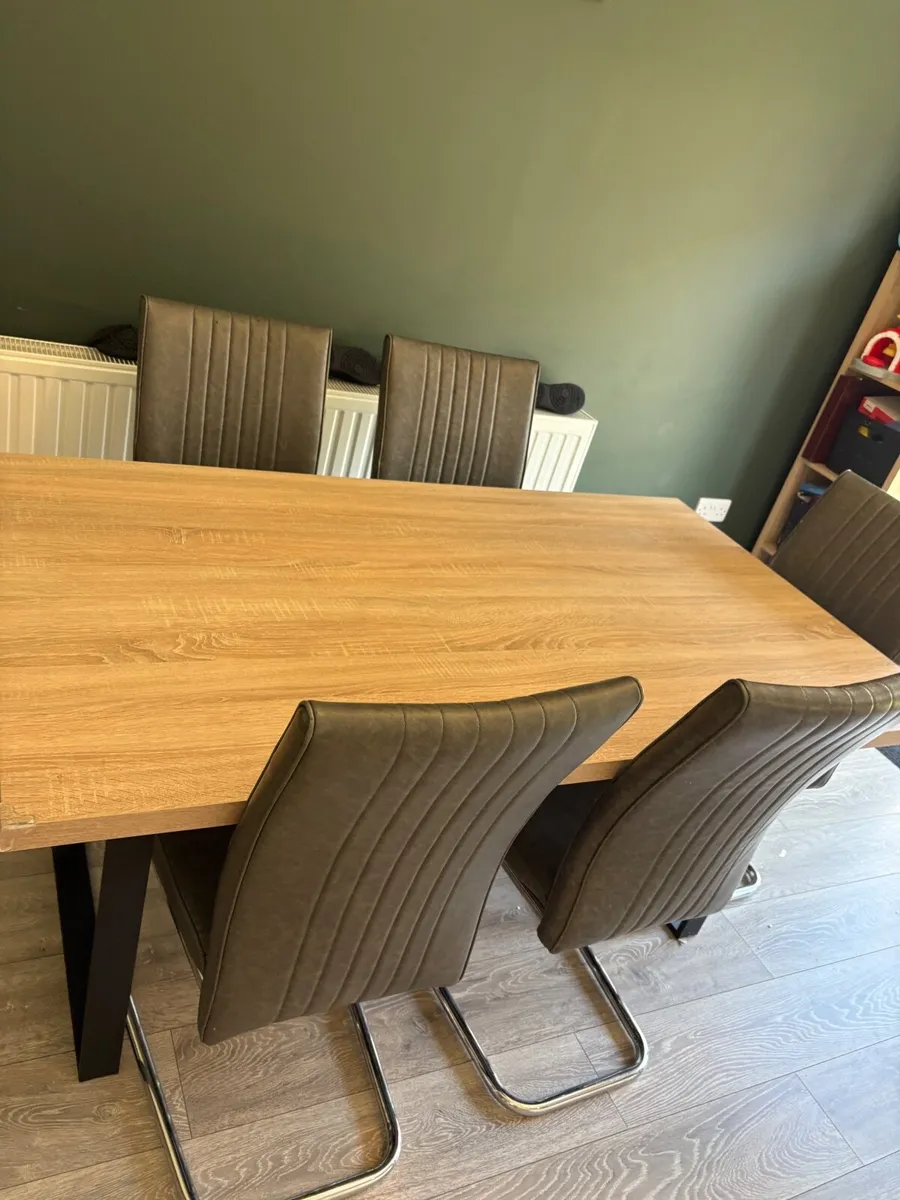 Kitchen table and chairs - Image 4
