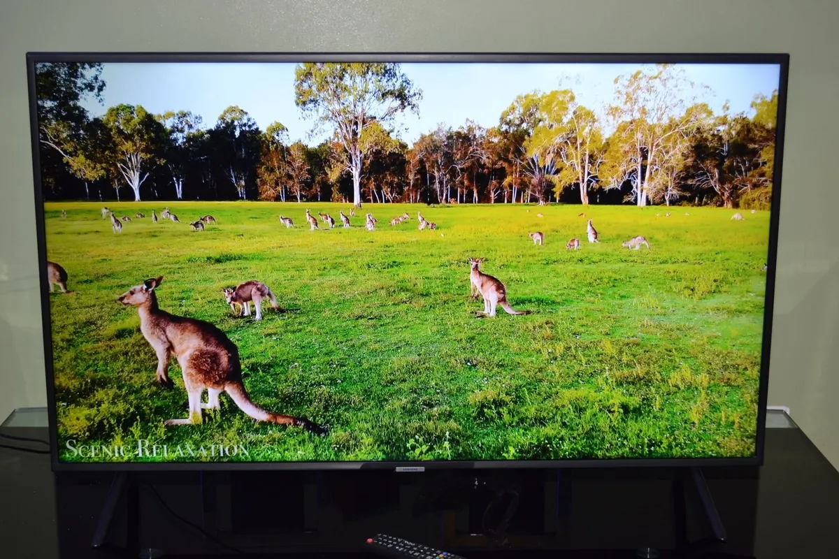 Samsung 43-inch 4K Ultra HD HDR Smart TV - Image 4