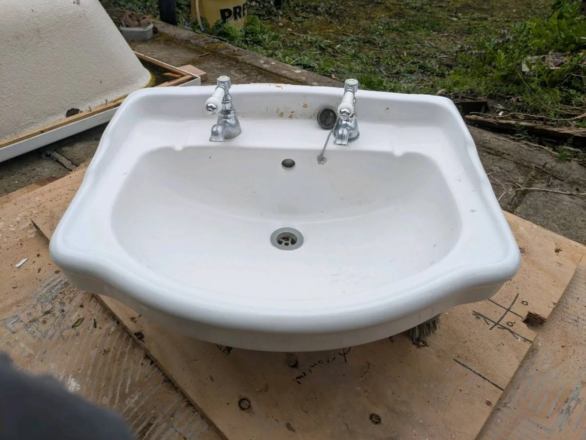 Avoca Toilet, Bath Tub and Hand Basin - Image 4