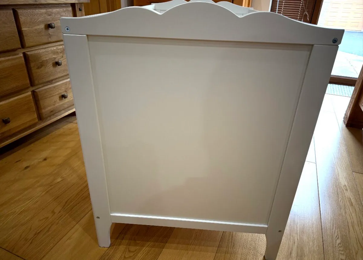Baby cot & mattress - Image 3
