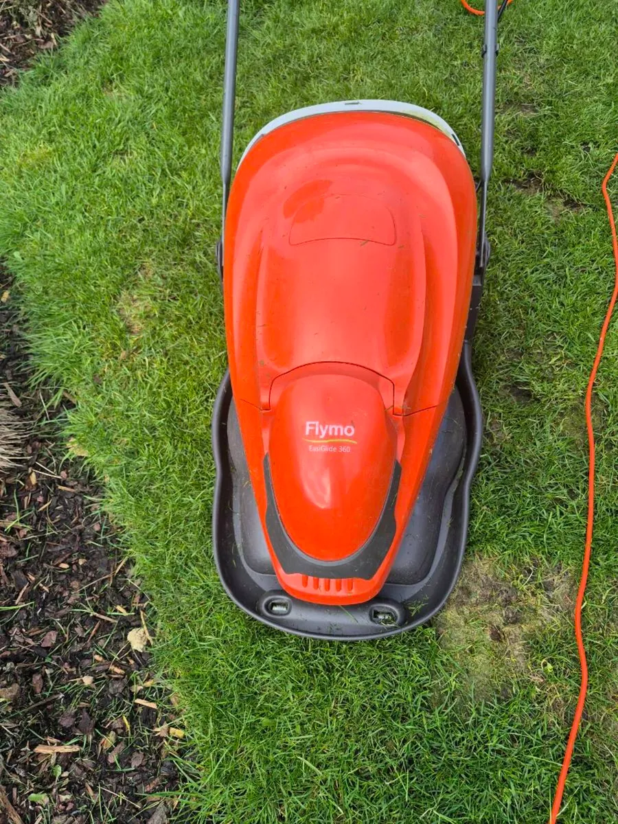 Flymo Easiglide lawnmower - Image 1