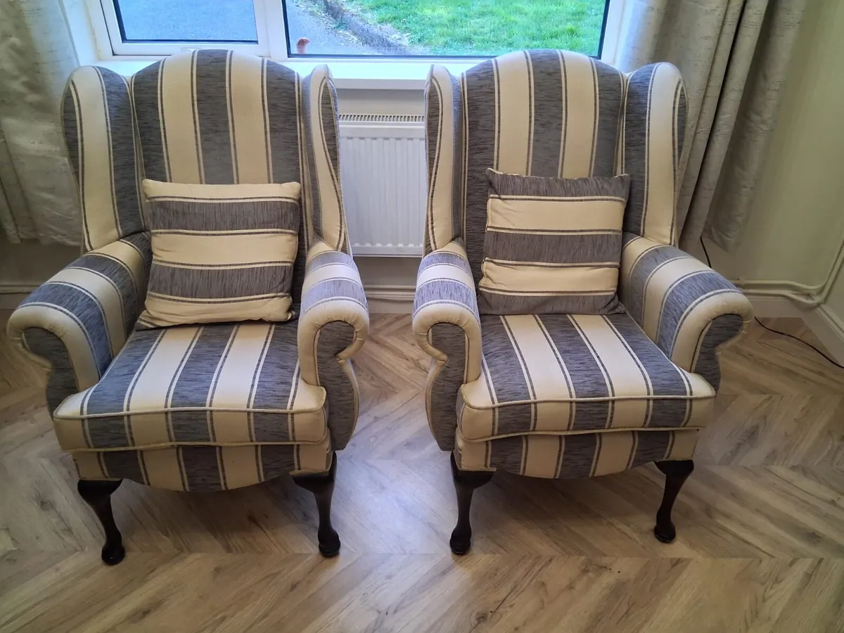 2 seater couch and 2 armchairs - Image 2