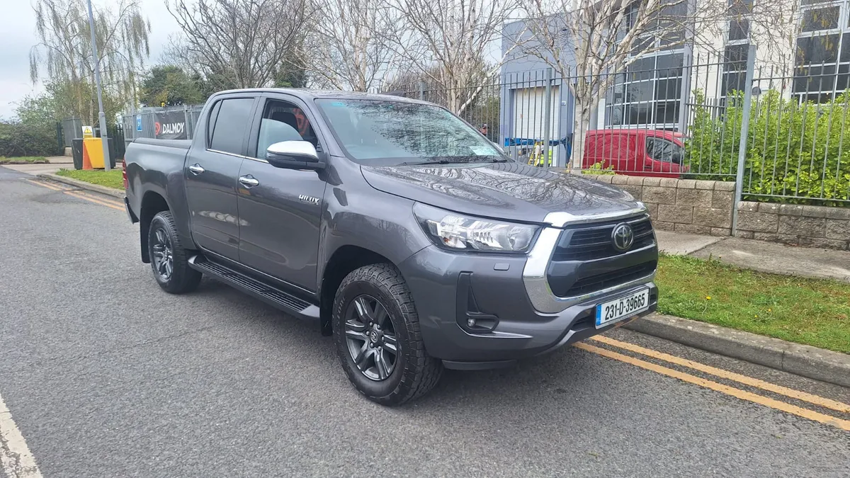 Toyota Hilux SR5 2.8  Auto 2023 - Image 1