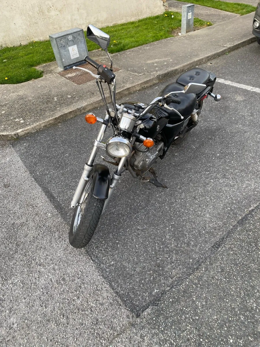 Suzuki Marauder GZ 250 2003 - Image 2