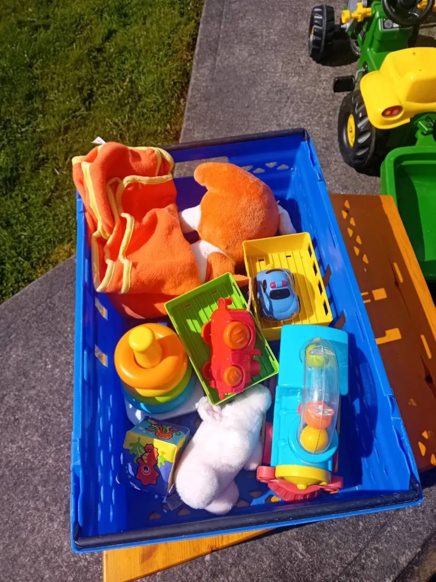 Children's toys, books and dvds and old coins - Image 2