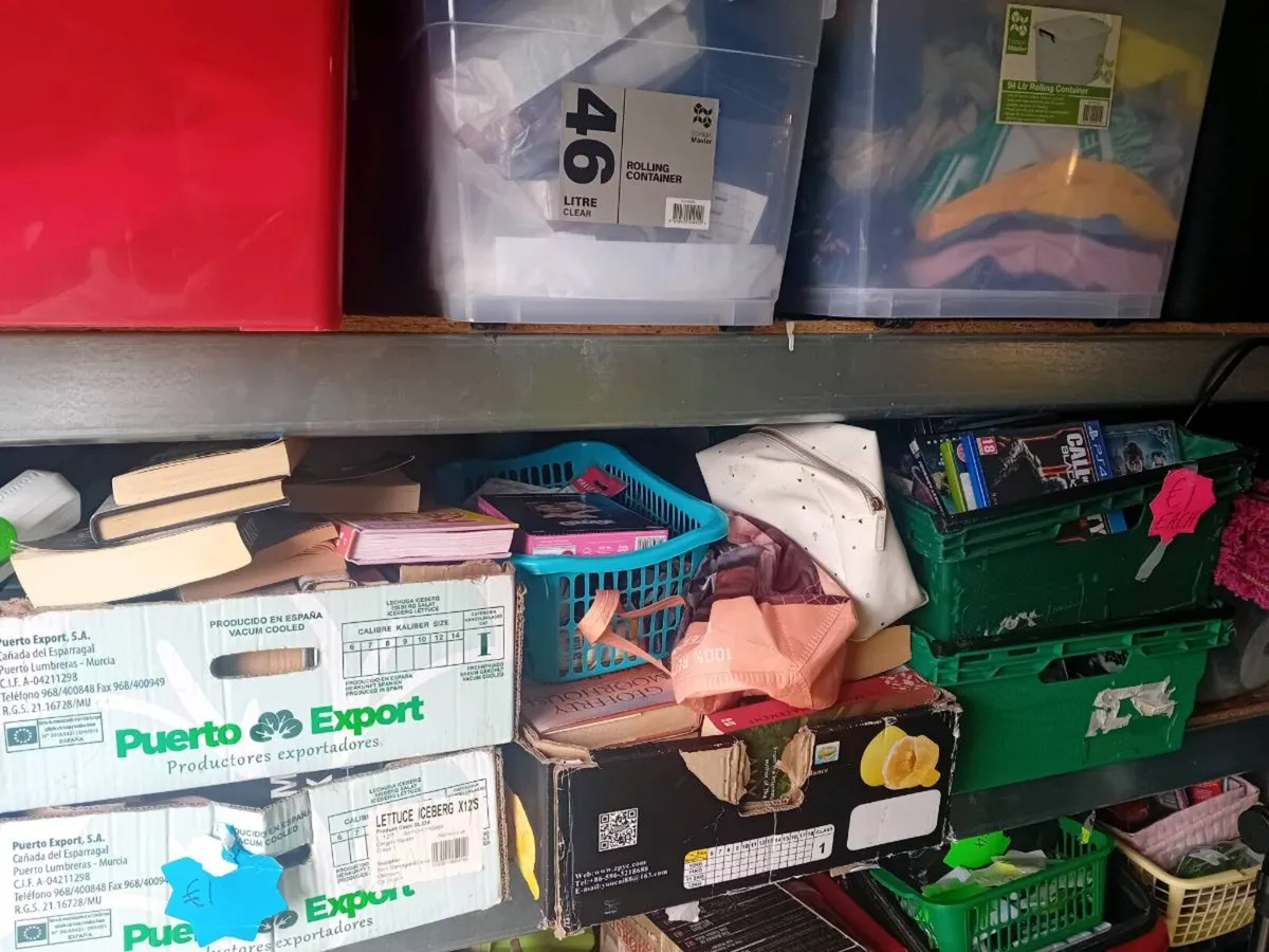 Children's toys, books and dvds and old coins - Image 3