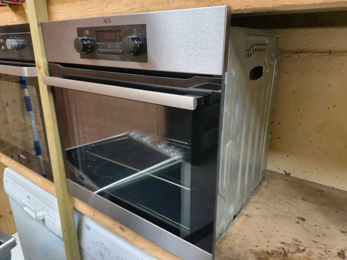 AEG built in single oven - Image 1