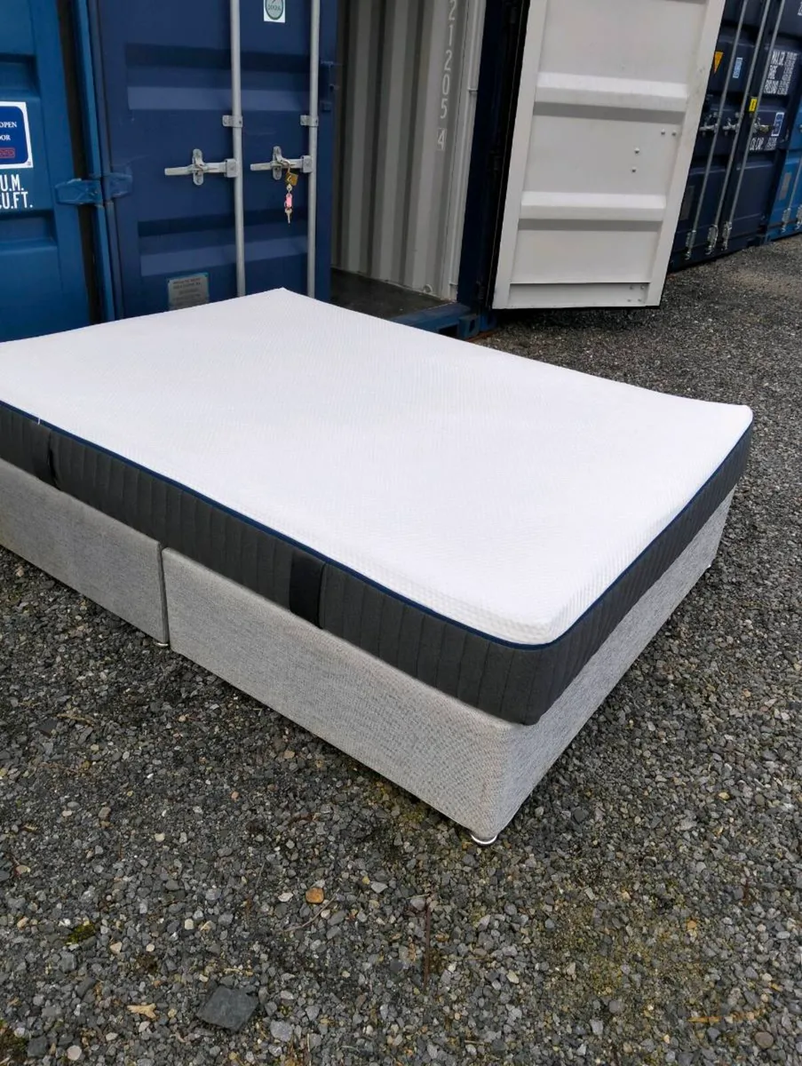 King size bed - Image 4