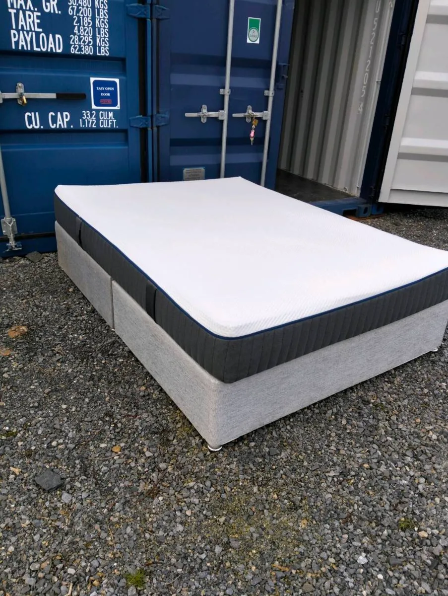 King size bed - Image 2