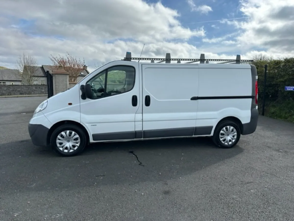 Vauxhall Vivaro LWB - Image 4
