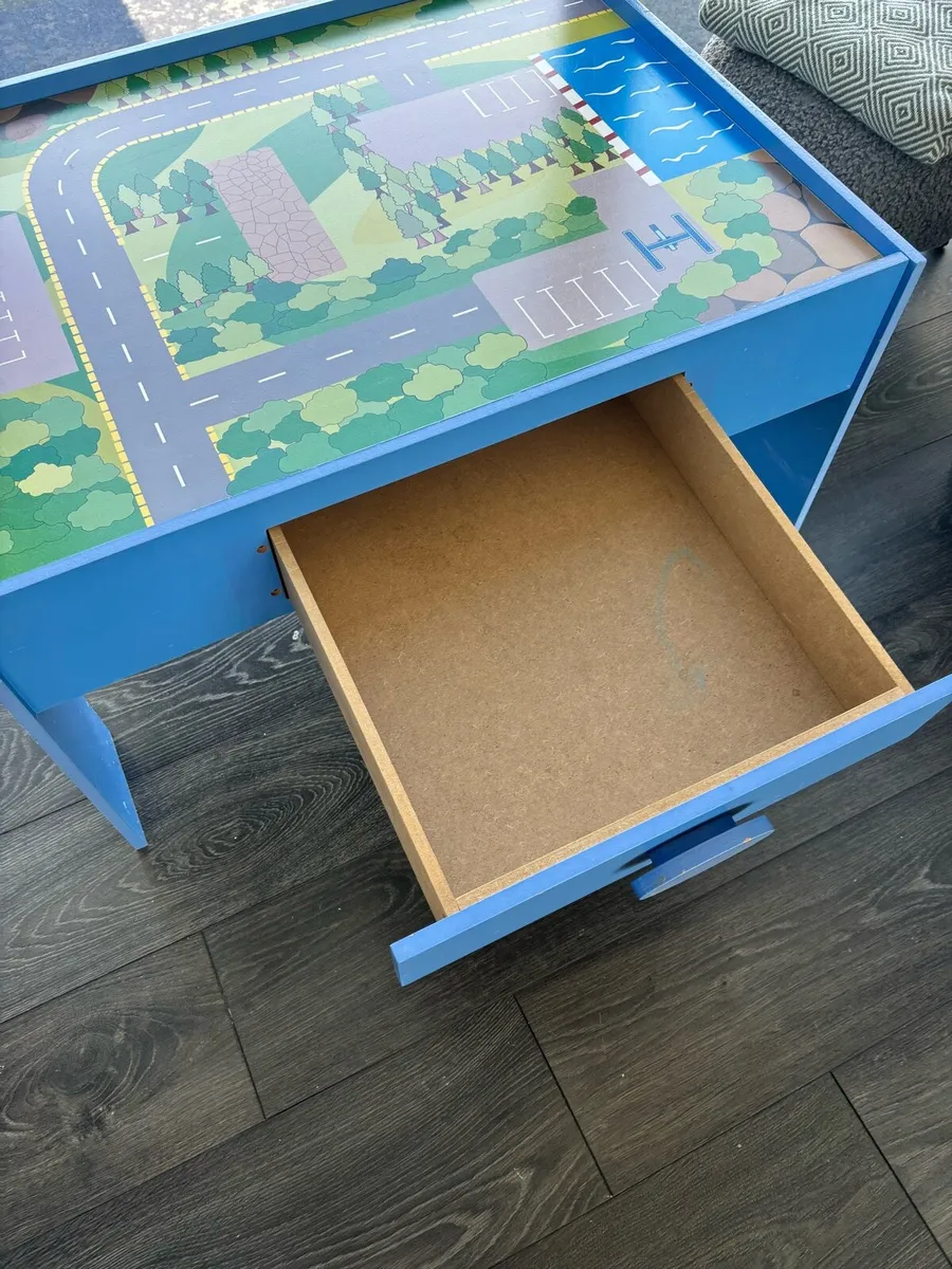 Play/lego table - Image 3
