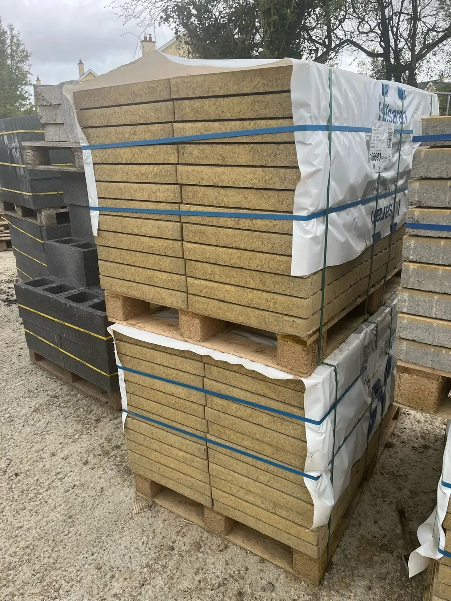 Tactile paving slabs - Image 1