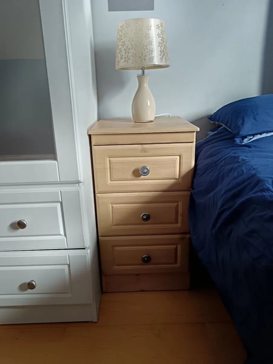 Bedside lockers 2 of each ...25 euro each - Image 1